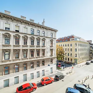 Zeus Design Schoenbrunn Апартаменты Вена